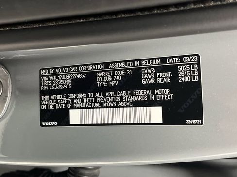 Used 2024 Volvo XC40 B5 Plus image 38