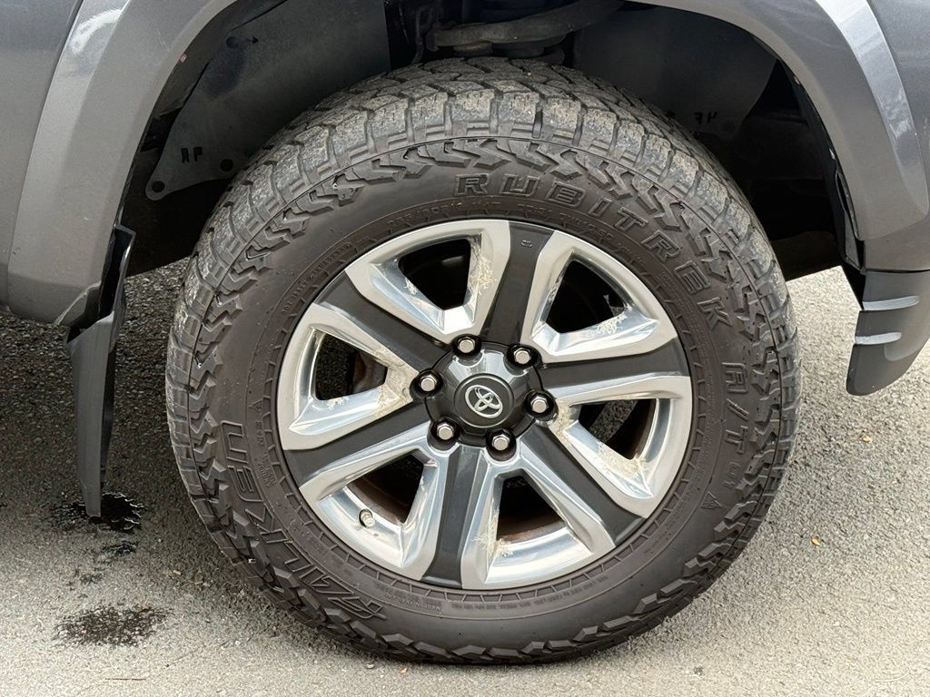 Used 2018 Toyota Tacoma Limited AWD/4WD image 6