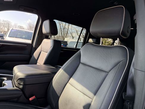 Certified 2025 Chevrolet Suburban Premier AWD/4WD image 9