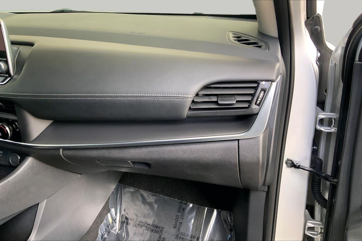 Used 2024 Nissan Rogue S AWD/4WD image 19