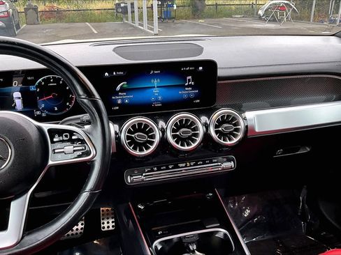 Used 2022 Mercedes-Benz GLB 250 4MATIC image 6