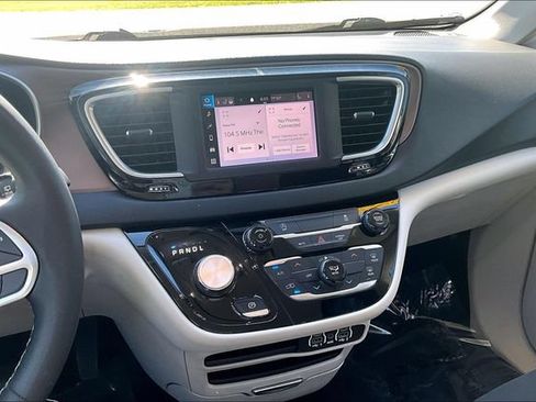 Used 2023 Chrysler Voyager LX FWD image 6