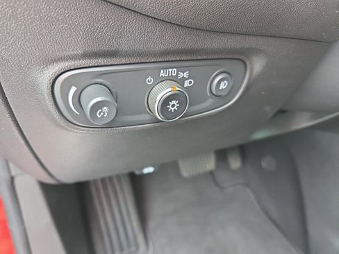 Used 2024 Chevrolet Equinox Premier FWD image 17