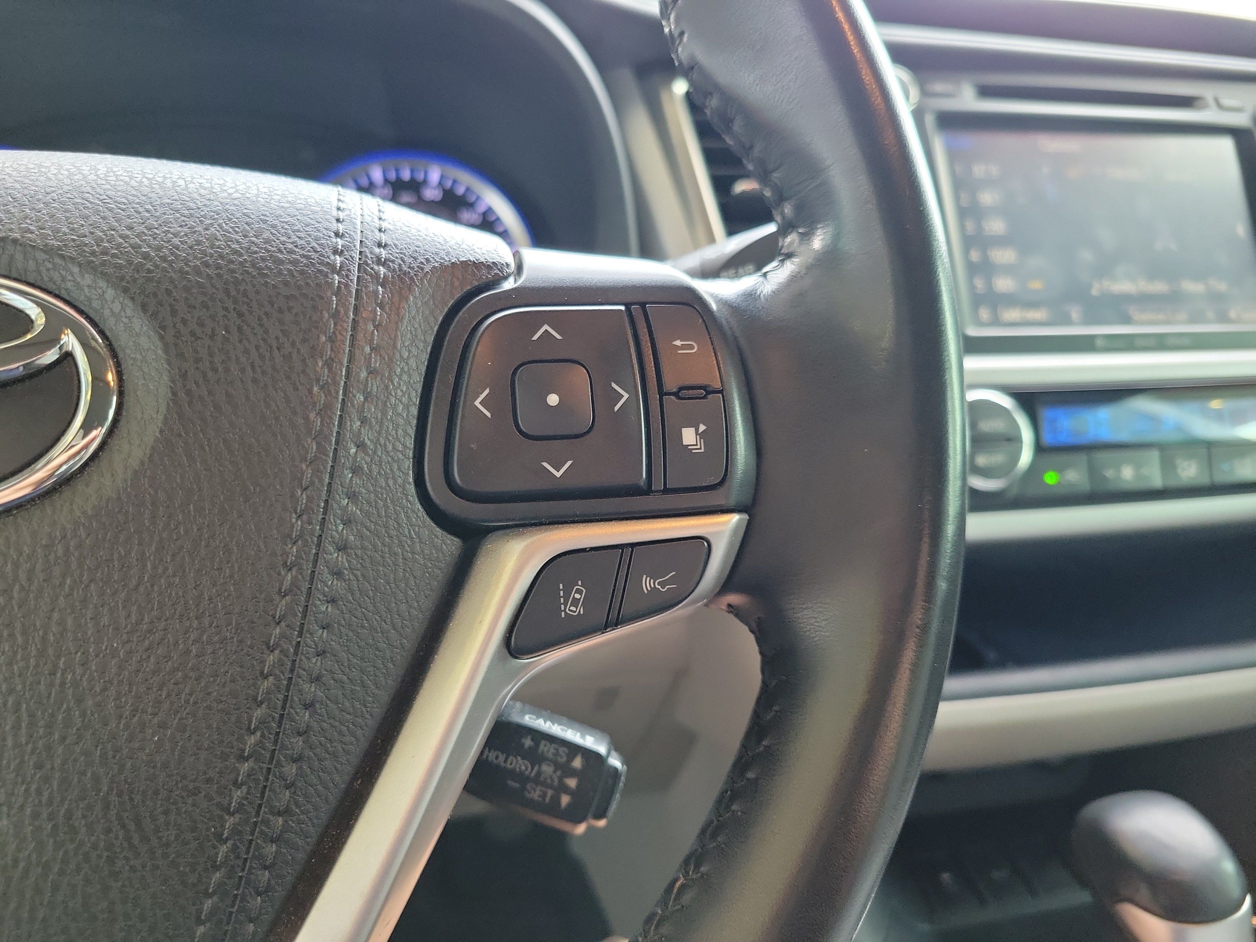 Used 2019 Toyota Highlander Limited FWD image 18