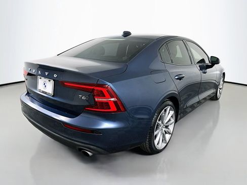 Used 2019 Volvo S60 T6 Momentum w/ Premium Package image 5
