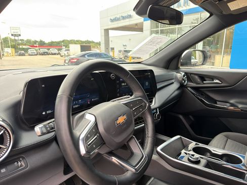 Certified 2026 Chevrolet Equinox LT FWD image 24