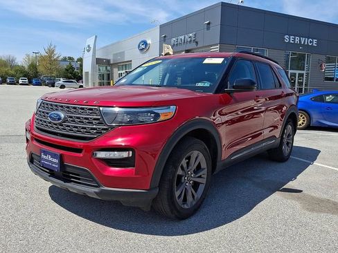 Used 2024 Ford Explorer XLT w/ Equipment Group 202A AWD/4WD image 5