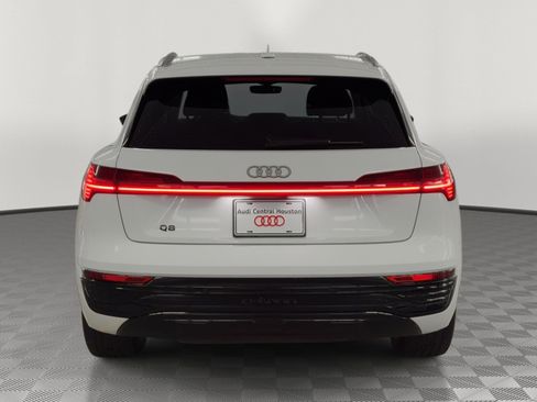 Used 2024 Audi Q8 e-tron Premium Plus image 10