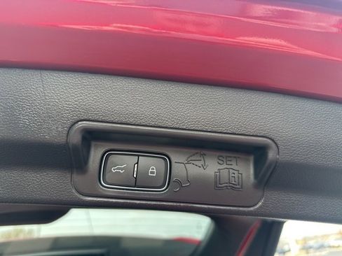 Used 2022 Ford Explorer XLT w/ Equipment Group 202A image 12