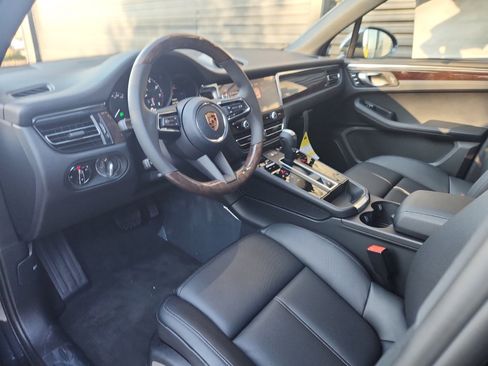 New 2026 Porsche Macan image 4
