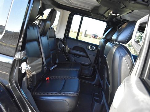 Used 2022 Jeep Wrangler Unlimited Sahara image 32