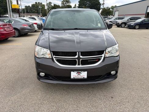 Used 2014 Dodge Grand Caravan SXT FWD image 3