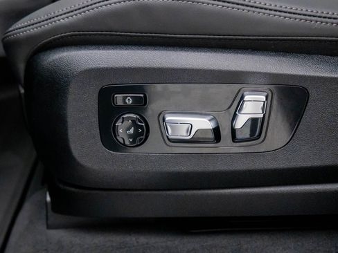 Certified 2025 BMW X7 xDrive40i w/ Executive Package image 25