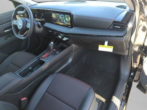 New 2026 Nissan Kicks SR w/ Cold Weather Package FWD image 18