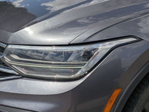 Used 2022 Volkswagen Tiguan SE w/ Panoramic Sunroof Package AWD/4WD image 12