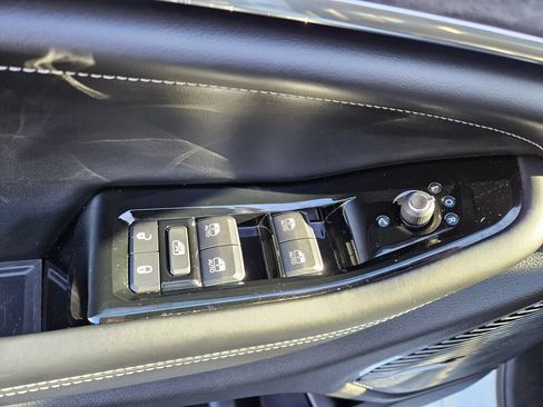 Used 2023 Jeep Grand Cherokee Overland w/ Luxury Tech Group IV AWD/4WD image 22