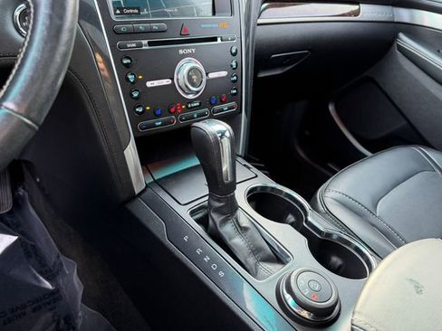 Used 2017 Ford Explorer Platinum image 24