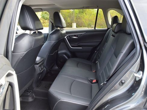 Used 2022 Toyota RAV4 XLE Premium image 29