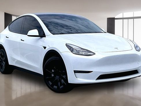 Used 2023 Tesla Model Y Long Range AWD/4WD image 3