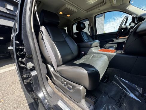 Used 2011 Chevrolet Tahoe LTZ AWD/4WD image 22