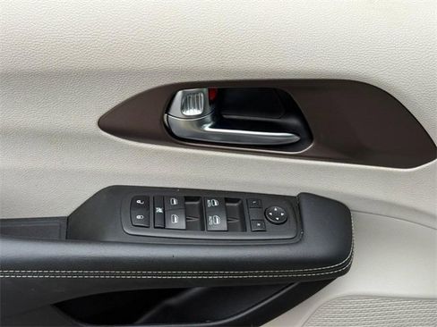 Used 2023 Chrysler Voyager LX image 16