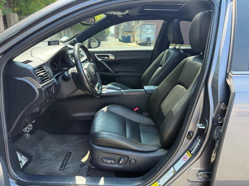 Used 2015 Lexus CT 200h w/ Navigation Package FWD image 13