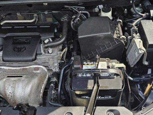 Used 2017 Toyota RAV4 XLE AWD/4WD image 33