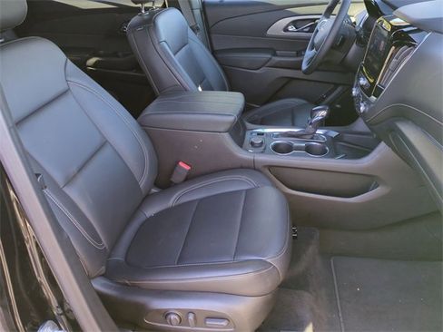 Used 2022 Chevrolet Traverse LT image 27