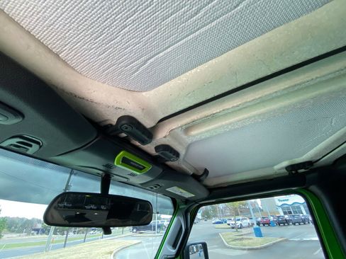 Used 2020 Jeep Wrangler Unlimited Sahara image 23