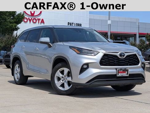 Used 2024 Toyota Highlander LE AWD/4WD image 2
