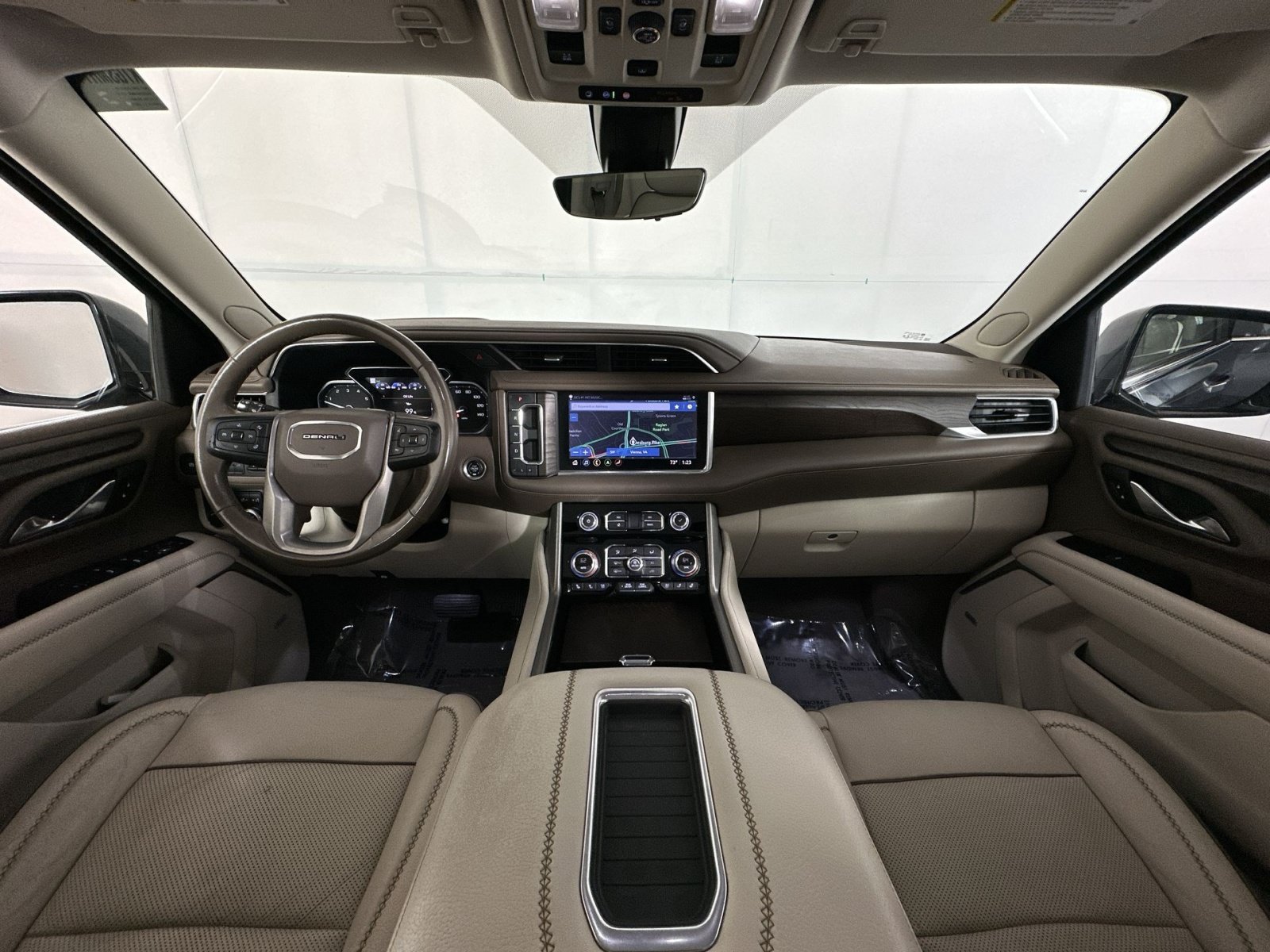 Used 2021 GMC Yukon XL Denali w/ Denali Premium Package AWD/4WD image 30