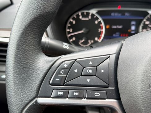 Used 2023 Nissan Altima 2.5 SV FWD image 18
