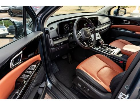 Used 2023 Kia Carnival SX image 10