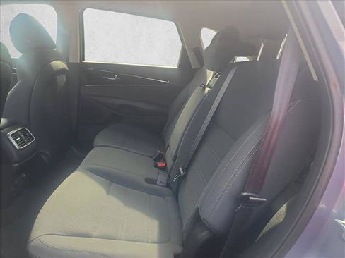 Used 2020 Kia Sorento LX FWD image 15