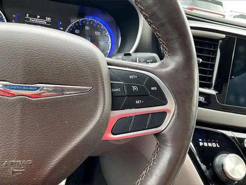 Used 2020 Chrysler Pacifica Touring-L w/ Premium Audio Group image 18