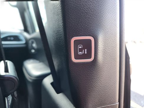 Used 2021 Chrysler Pacifica Touring-L w/ Premium & Safety Sphere Group FWD image 46