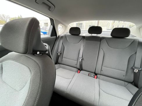 Used 2025 Kia K4 LXS image 38