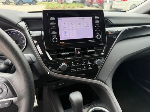 Used 2021 Toyota Camry LE image 19