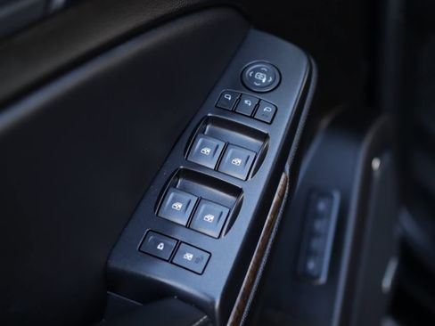 Used 2020 Chevrolet Tahoe LT w/ Luxury Package AWD/4WD image 23
