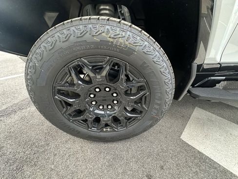 New 2025 GMC Hummer EV 2X image 8