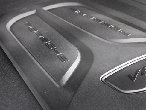 Certified 2024 Porsche Cayenne AWD/4WD image 27