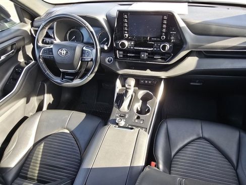 Used 2021 Toyota Highlander XSE image 19