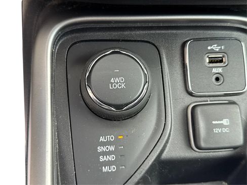Used 2020 Jeep Compass Latitude AWD/4WD image 18
