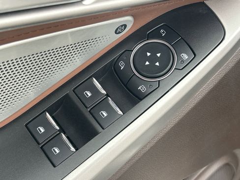 Used 2024 Ford Explorer King Ranch w/ Technology Package image 23