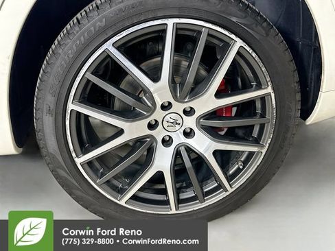 Used 2020 Maserati Levante AWD/4WD image 30