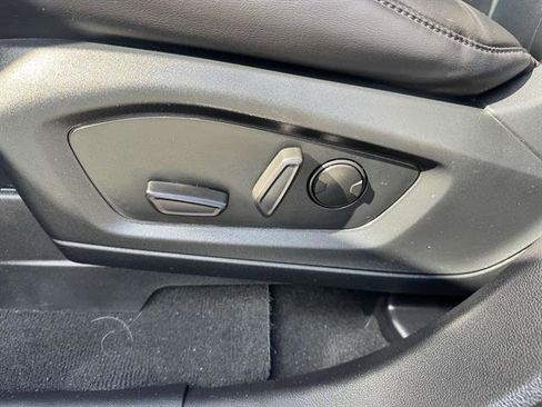 Used 2022 Ford Explorer XLT w/ Equipment Group 202A image 32