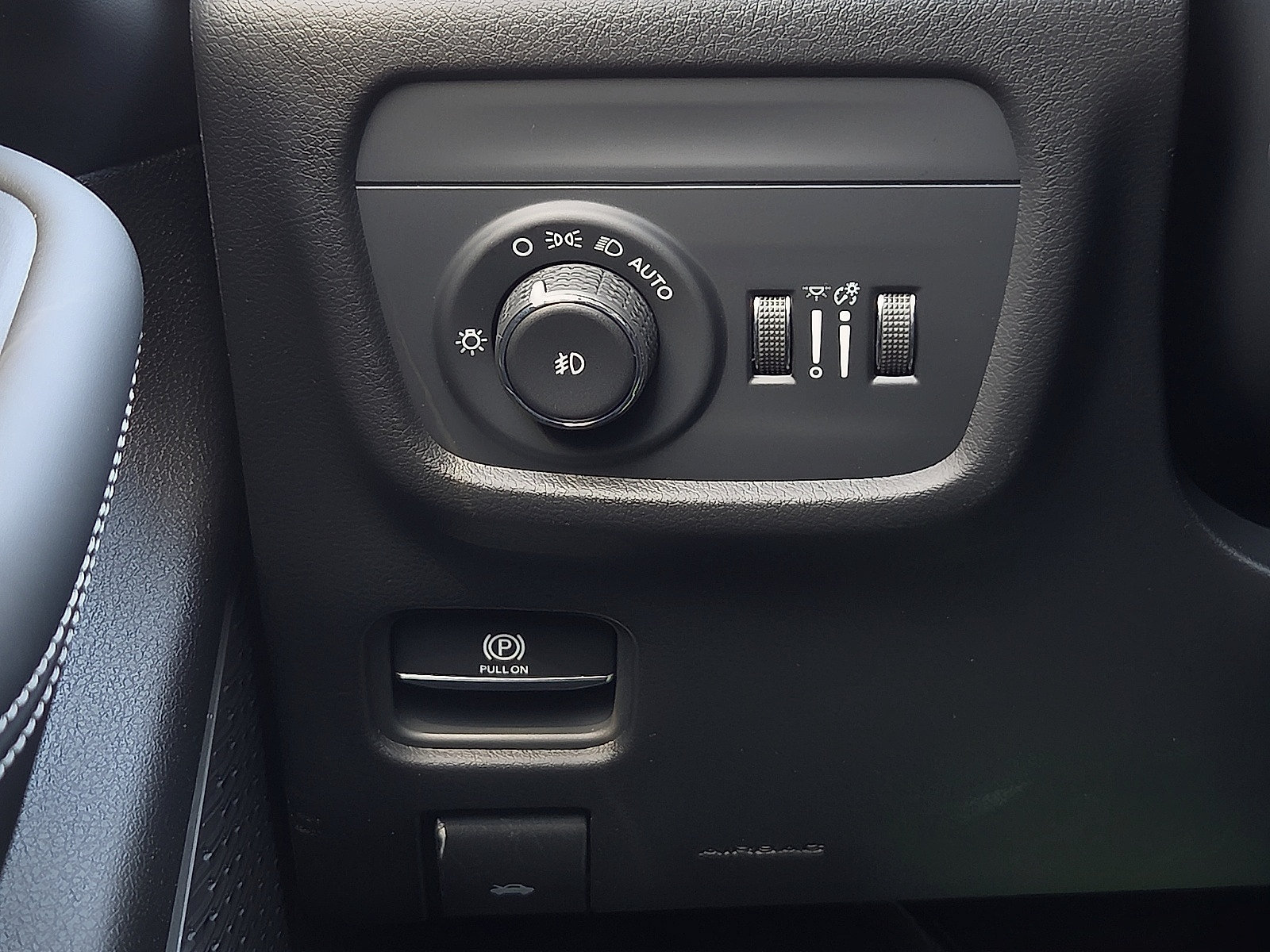 New 2027 Jeep Grand Cherokee Limited AWD/4WD image 17