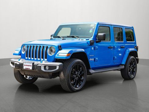 Used 2023 Jeep Wrangler Unlimited Sahara w/ Cold Weather Group AWD/4WD image 3