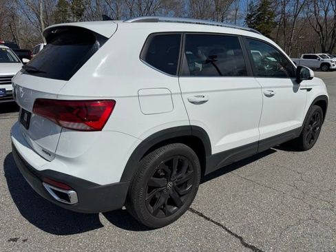 Certified 2023 Volkswagen Taos SE w/ Panoramic Sunroof Package image 5