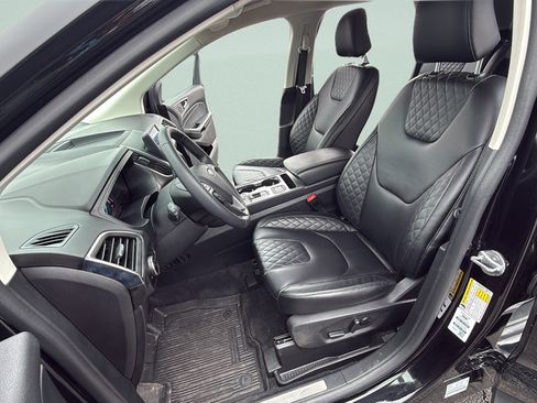 Certified 2024 Ford Edge Titanium AWD/4WD image 19